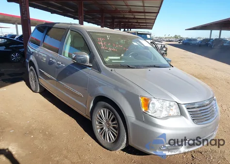 2013 Chrysler Town & Country Touring-L z USA, uszkodzony, nr VIN 2C4RC1CG1DR645636